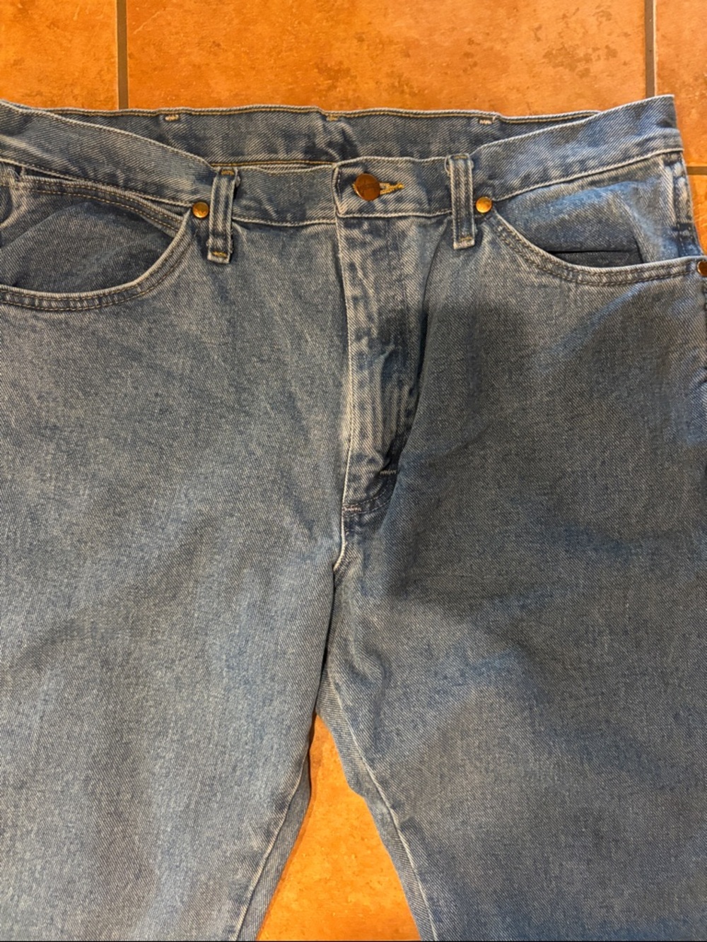 Wrangler Men's Light Blue Straight-Leg Jeans - Picture 3 of 16